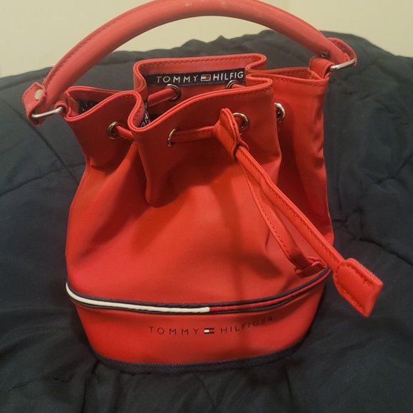 Tommy Hilfiger  bucket handbag - Picture 2 of 3